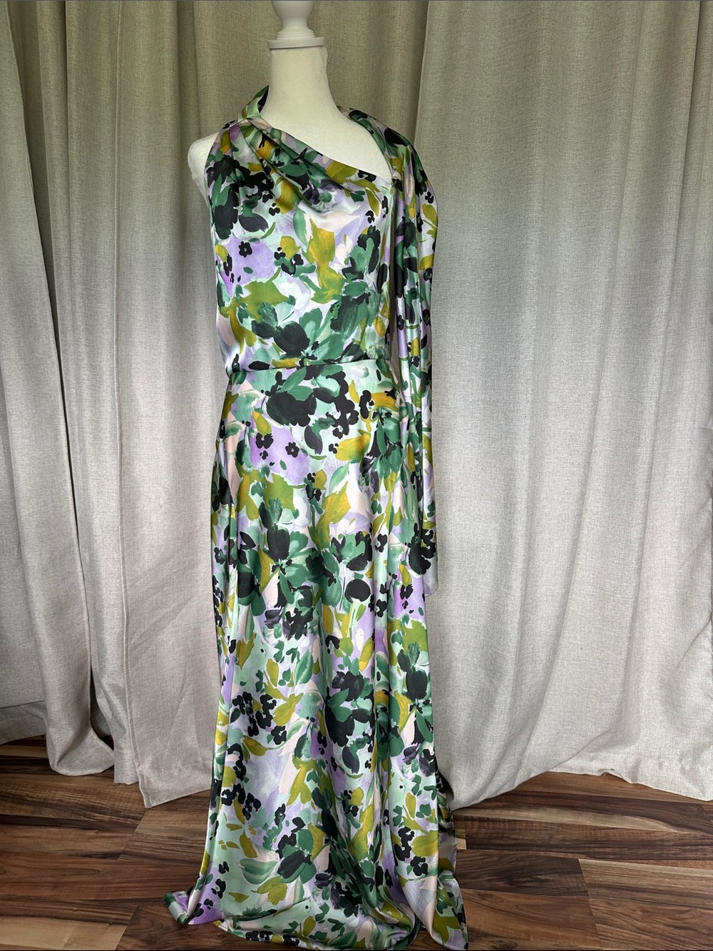 Floral One-Shoulder Satin Dress in Green